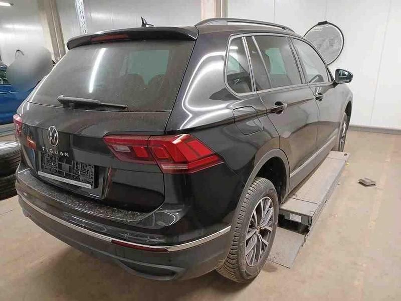 Gebraucht VW Tiguan Life 150 PS (110 kW) 2023 Schwarz SUV