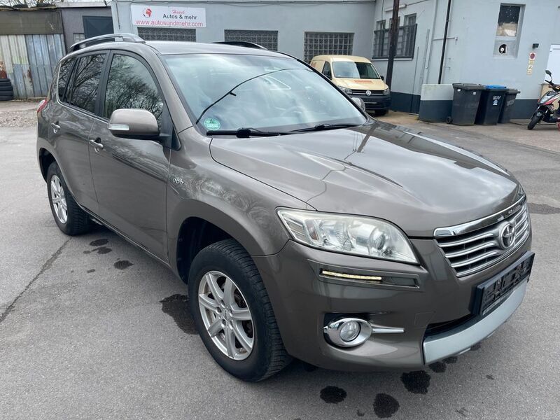 Grau Gebraucht 2012 Toyota RAV4 Travel SUV | 9.900 € (Guter Preis) - Bild 1/4
