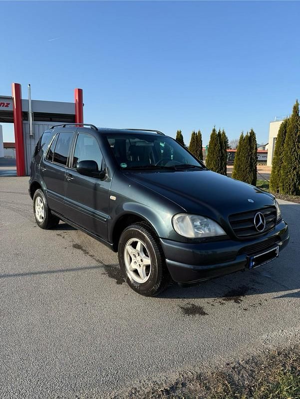 Gebraucht Mercedes ML320 218 PS (160 kW) 2001 Blau SUV