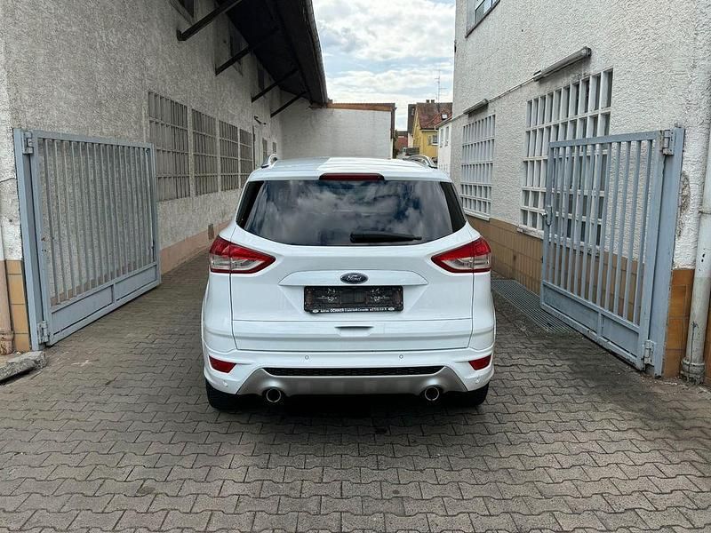 Gebraucht Ford Kuga Individual 179 PS (131 kW) 2016 Weiß SUV