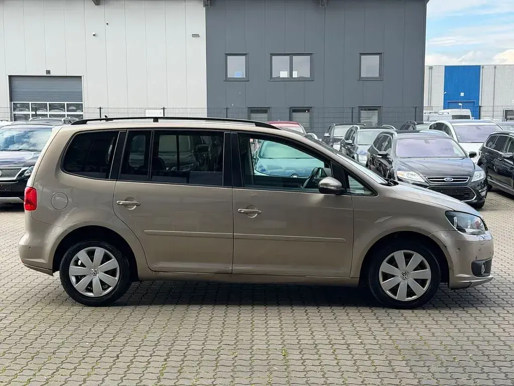 Gebraucht VW Touran Comfortline 105 PS (77 kW) 2012 Beige Van / Kleinbus