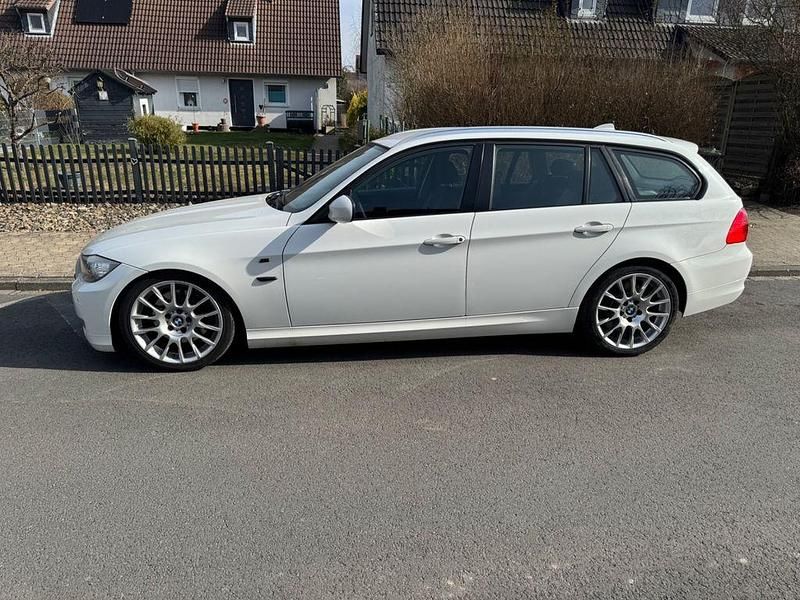 Gebraucht BMW 330 Performance 245 PS (180 kW) 2011 Weiß Kombi