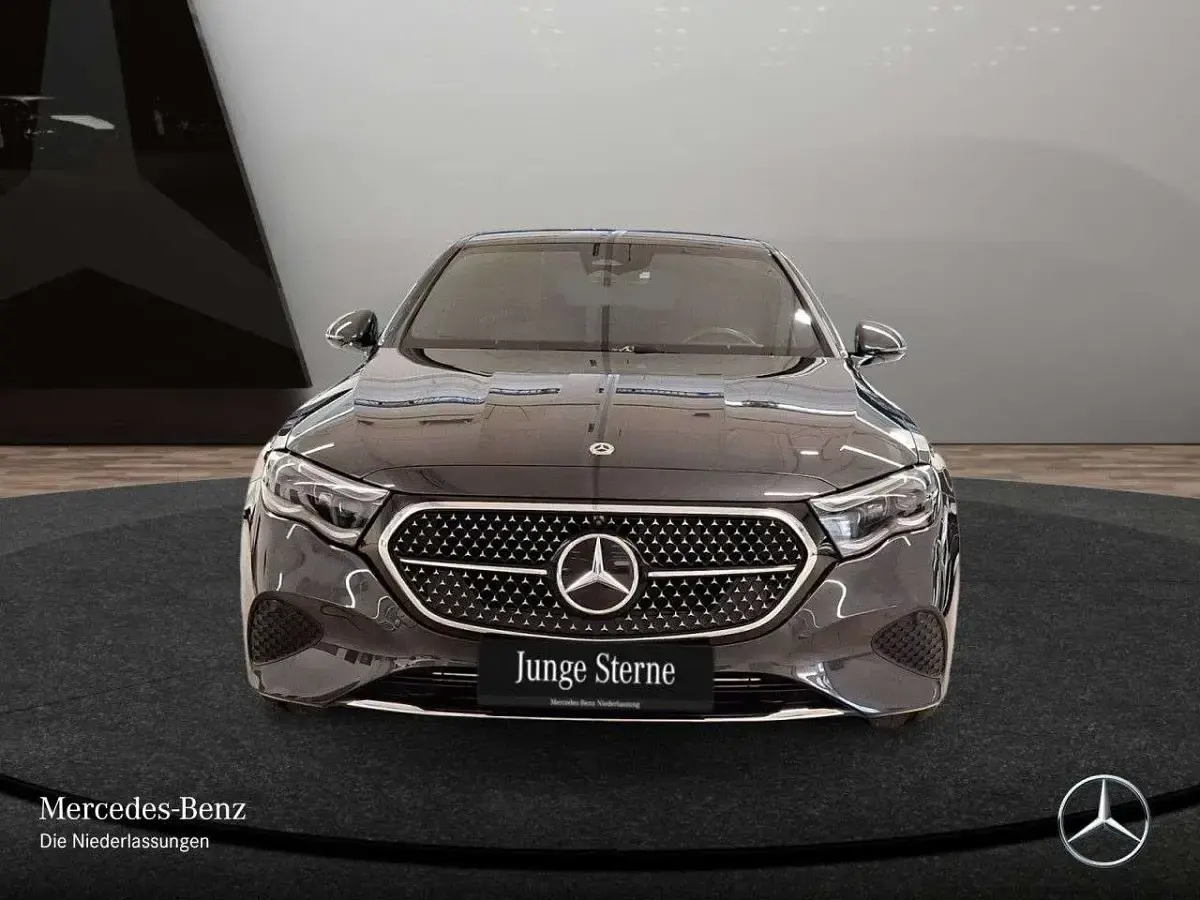 Gebraucht Mercedes E220 Advanced Plus 197 PS (144 kW) 2025 Grau Limousine