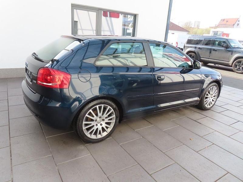 Gebraucht Audi A3 125 PS (91 kW) 2010 Blau Kleinwagen