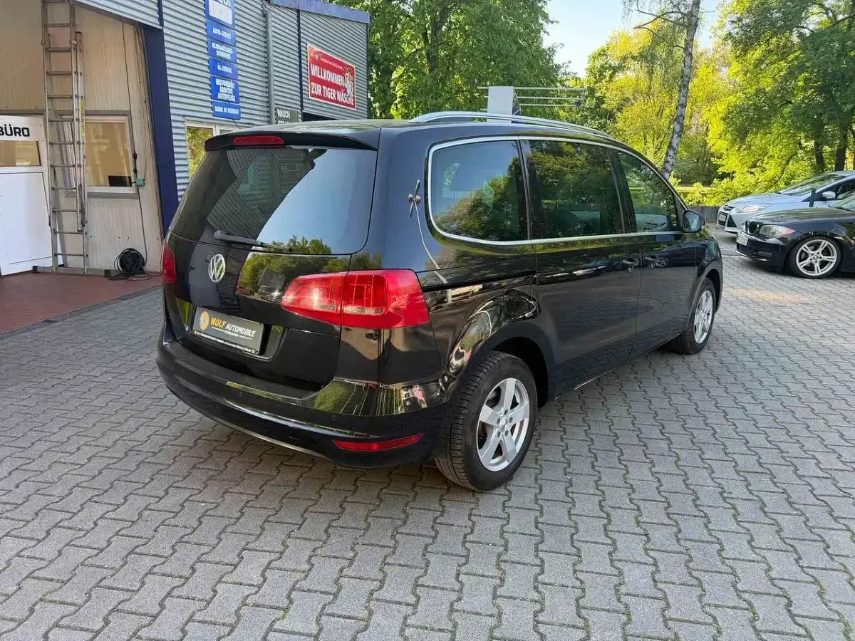 Gebraucht VW Sharan Highline 140 PS (102 kW) 2011 Deep black perleffekt Van / Kleinbus