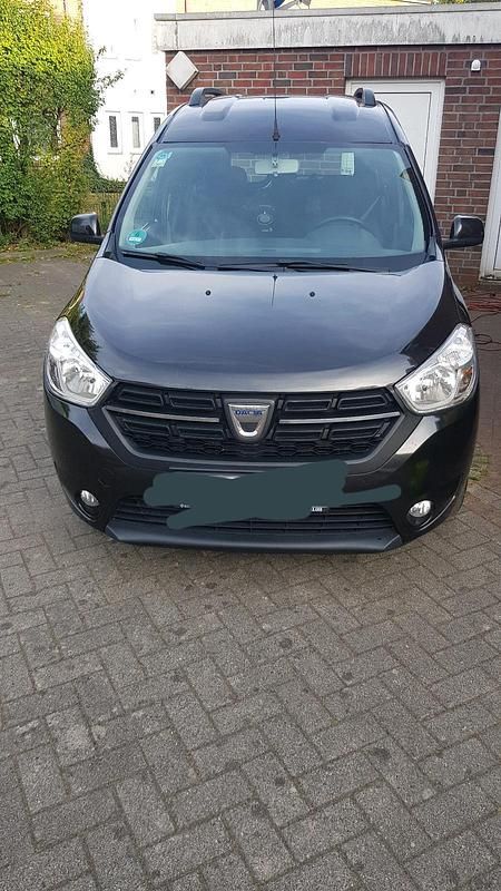 Schwarz Gebraucht 2018 Dacia Dokker Van | 8.900 € (Teuer) - Bild 1/4