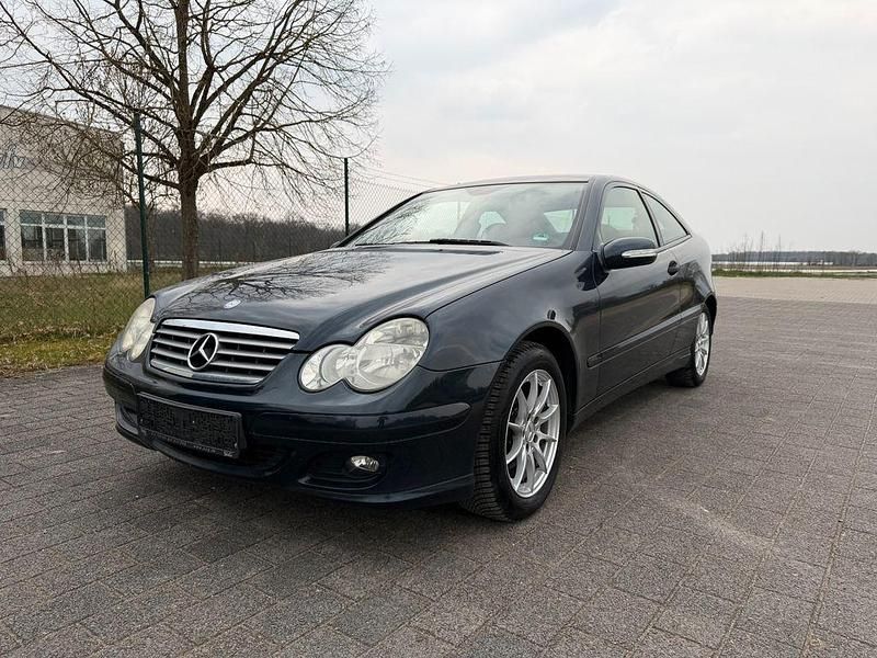 Gebraucht Mercedes C180 143 PS (105 kW) 2007 Schwarz Coupé