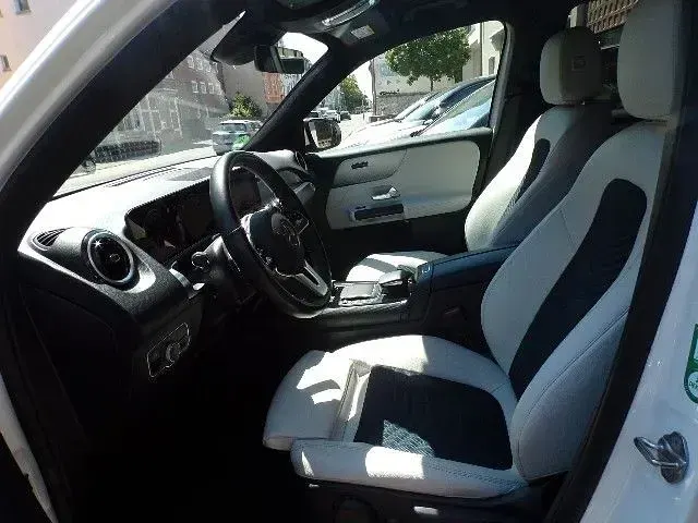 Gebraucht Mercedes GLB180 116 PS (85 kW) 2023 Weiß SUV