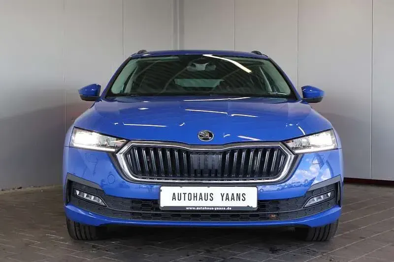 Gebraucht Skoda Octavia Clever 150 PS (110 kW) 2022 Blau Kombi