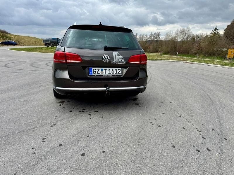 Gebraucht VW Passat Highline 170 PS (125 kW) 2012 Braun Kombi