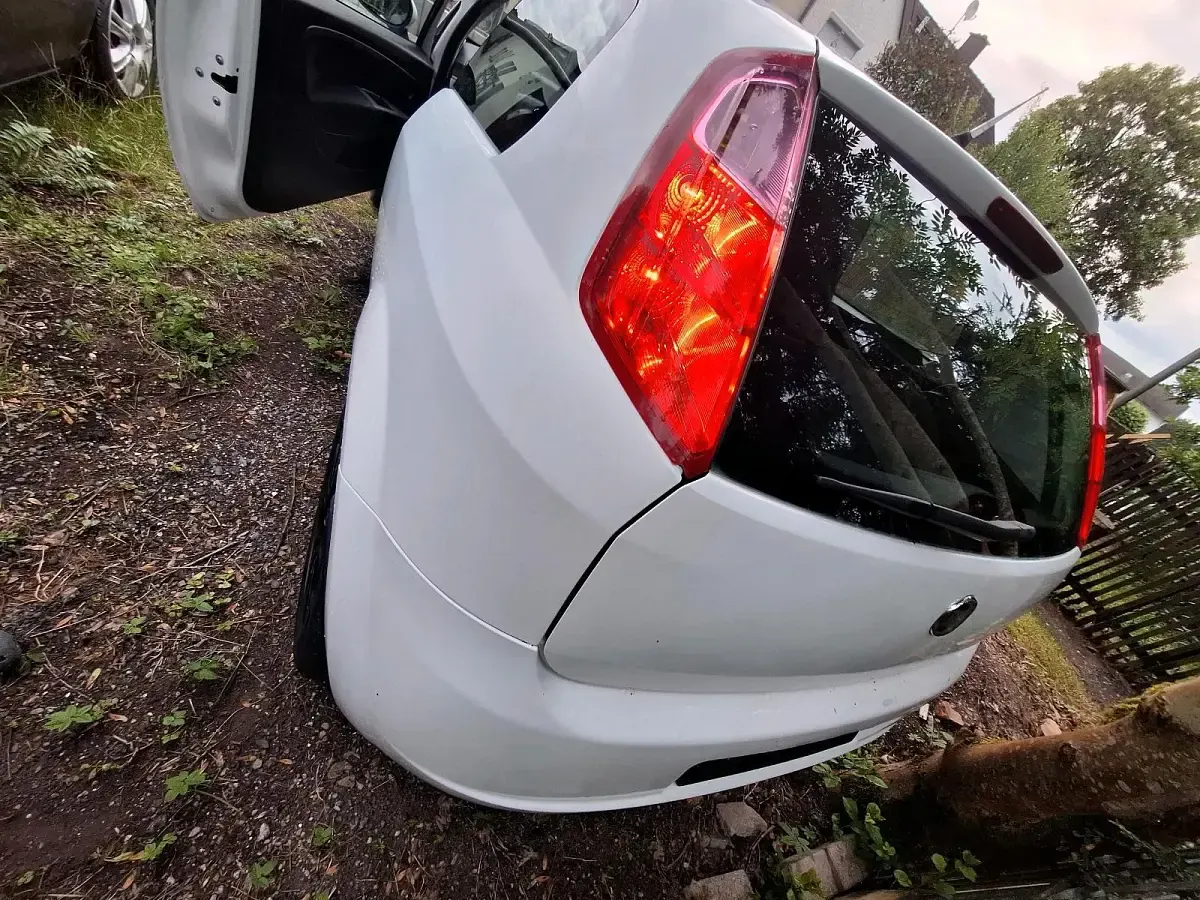 Gebraucht Fiat Punto 65 PS (47 kW) 2009 Weiß Kleinwagen