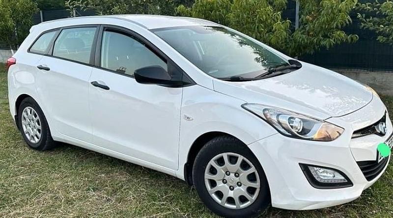 Weiß Gebraucht 2013 Hyundai i30 Style Kombi | 5.250 € (Fairer Preis) - Bild 1/4