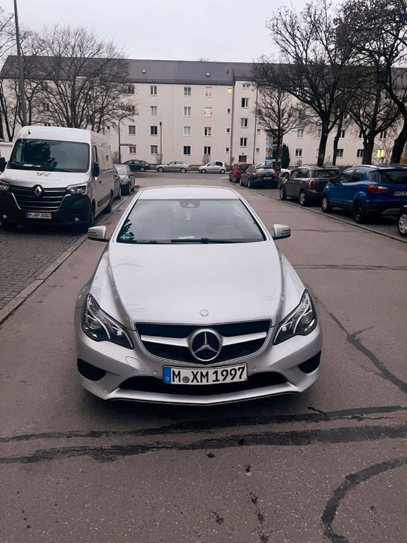 Silber Gebraucht 2016 Mercedes E200 Sport Edition Coupé | 15.500 € (Fairer Preis) - Bild 1/4