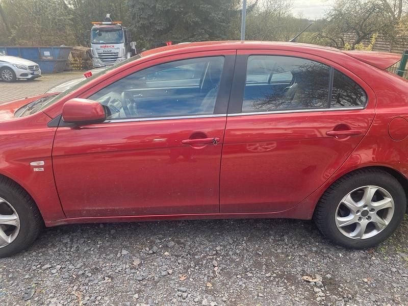 Gebraucht Mitsubishi Lancer 143 PS (105 kW) 2009 Rot Limousine