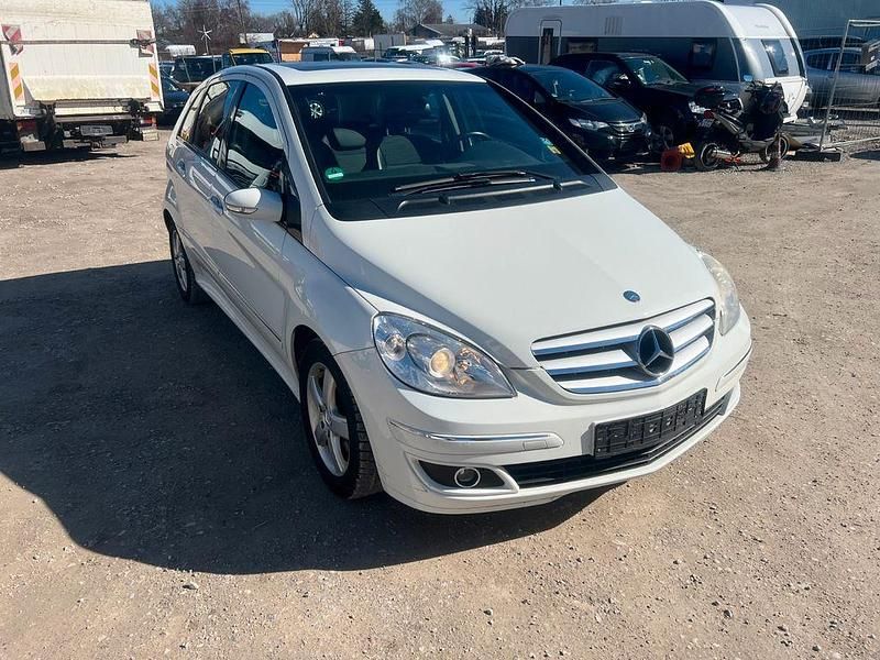 Gebraucht Mercedes B200 140 PS (102 kW) 2008 Weiß Van / Kleinbus