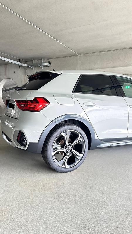 Gebraucht Audi A1 S-Line 150 PS (110 kW) 2024 Silber SUV