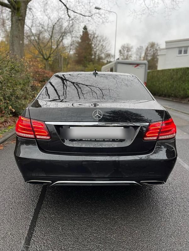 Schwarz Gebraucht 2013 Mercedes E350 Limousine | 11.000 € (Superpreis) - Bild 1/4