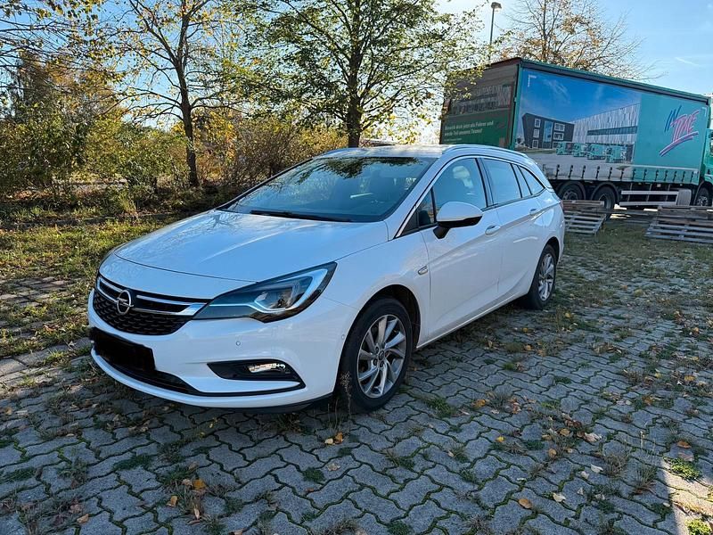 Weiß Gebraucht 2017 Opel Astra Kombi | 8.800 € (Superpreis) - Bild 1/4