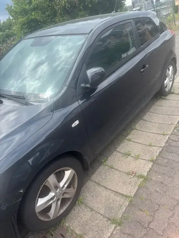 Gebraucht Kia ProCeed 90 PS (66 kW) 2010 Schwarz Kleinwagen