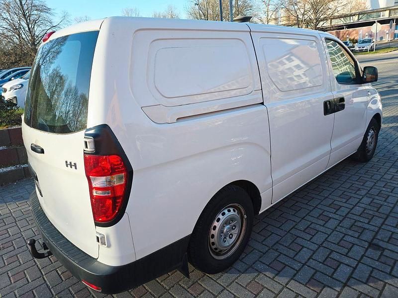 Gebraucht Hyundai H-1 170 PS (125 kW) 2011 Weiß Van / Kleinbus