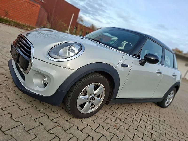 Weiß Gebraucht 2017 Mini Cooper Kleinwagen | 11.990 € (Guter Preis) - Bild 1/4