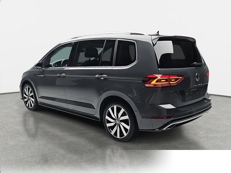 Gebraucht VW Touran Highline 150 PS (110 kW) 2024 Metallic Van / Kleinbus