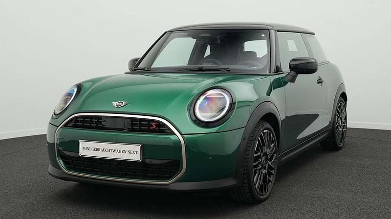 Grün Gebraucht 2024 Mini Cooper S Favoured Kleinwagen | 28.992 € (Superpreis) - Bild 1/4