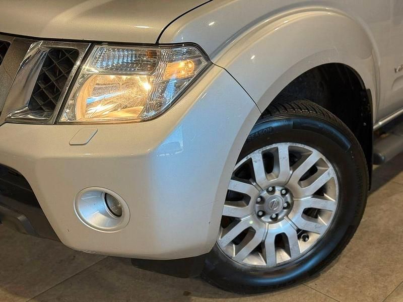 Gebraucht Nissan Navara 231 PS (169 kW) 2011 Silber Pickup