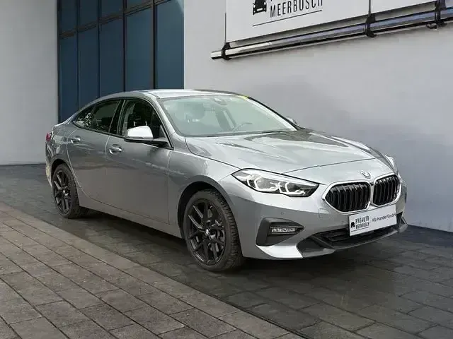 Gebraucht BMW 220 Performance 190 PS (139 kW) 2023 Skyscraper grau Coupé