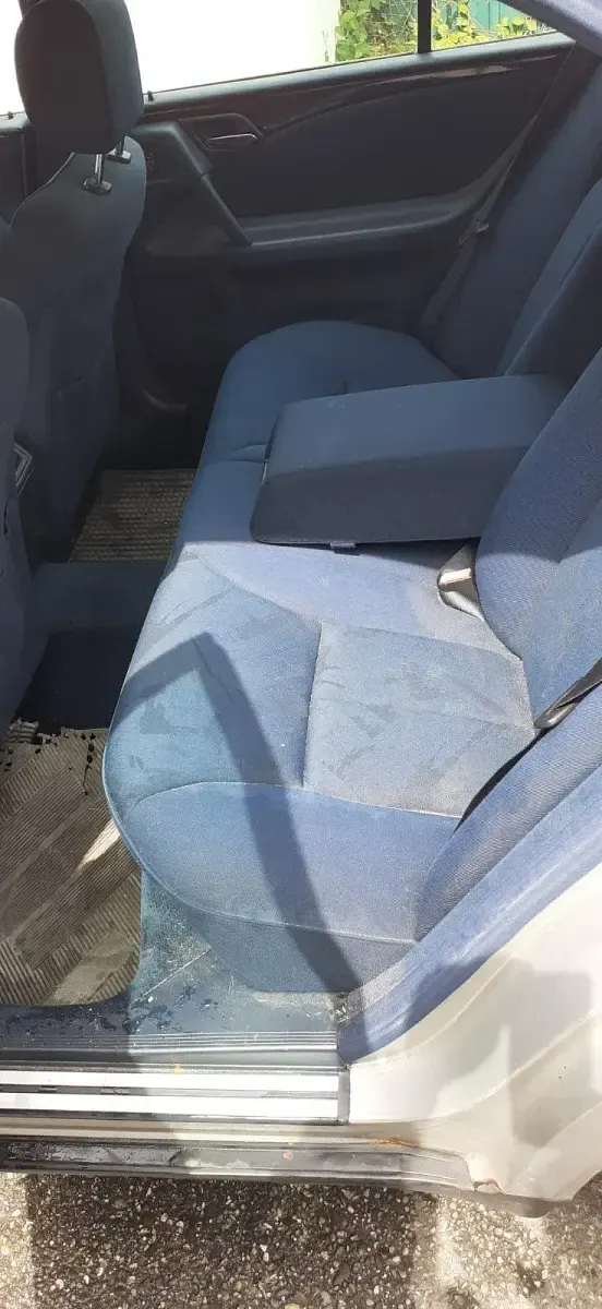 Używany Mercedes E230 150 KM (110 kW) 1996 Srebrny Sedan/Limuzyna