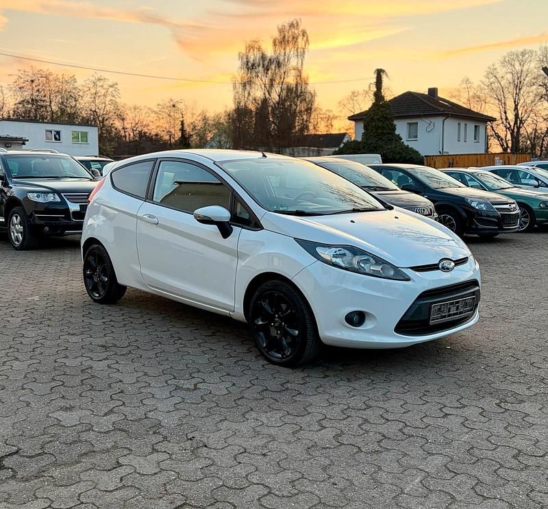 Gebraucht Ford Fiesta 82 PS (60 kW) 2009 Weiß Kleinwagen
