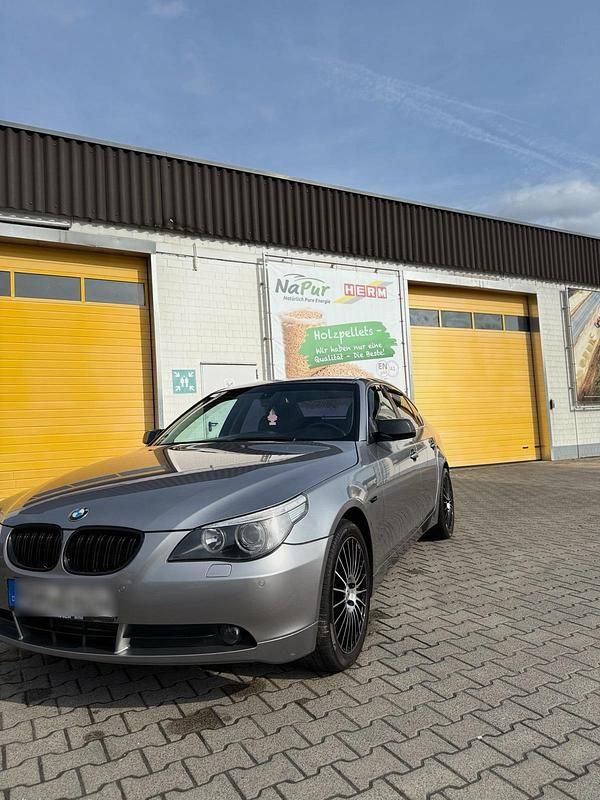 Gebraucht BMW 523 170 PS (125 kW) 2006 Grau Limousine