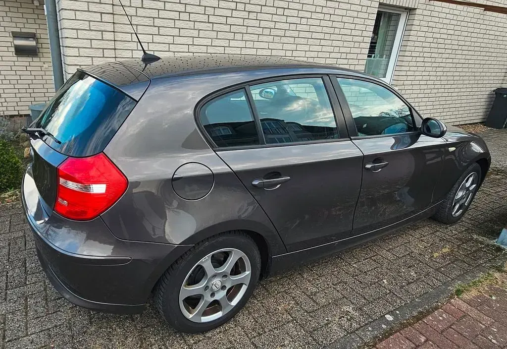 Gebraucht BMW 118 143 PS (105 kW) 2009 Braun Kleinwagen