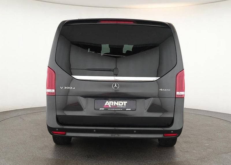 Gebraucht Mercedes V300 Avantgarde 237 PS (174 kW) 2023 Graphitgrau dunkel Van / Kleinbus