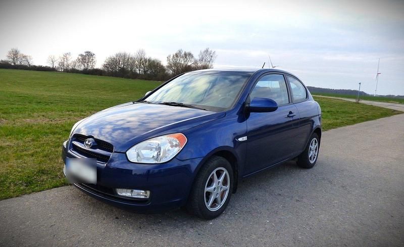 Gebraucht Hyundai Accent 97 PS (71 kW) 2007 Blau Kleinwagen