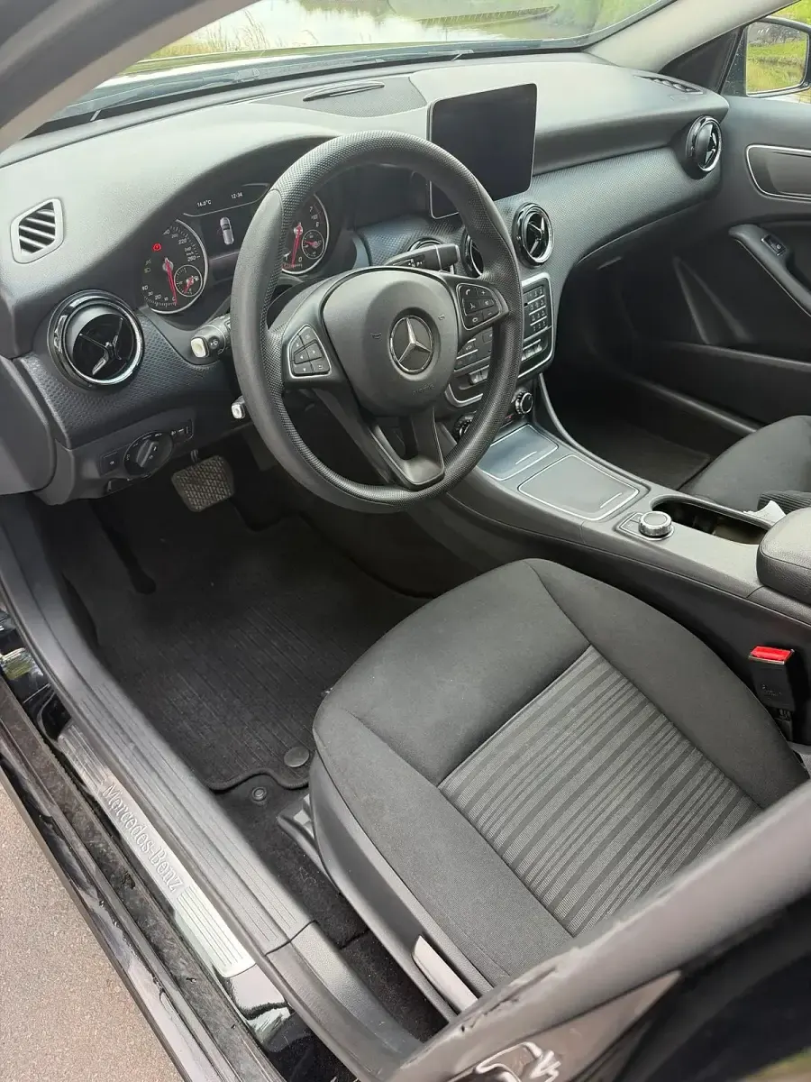 Gebraucht Mercedes A160 122 PS (89 kW) 2017 Schwarz Kleinwagen