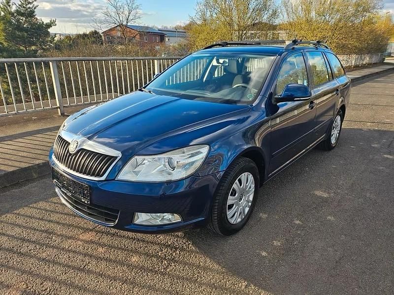 Gebraucht Skoda Octavia 105 PS (77 kW) 2011 Blau Kombi