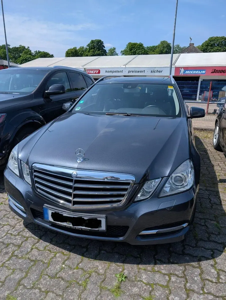 Gebraucht Mercedes E250 Avantgarde 204 PS (150 kW) 2010 Grau Kombi