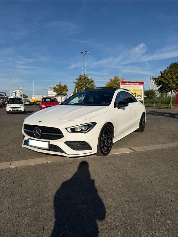 Weiß Gebraucht 2019 Mercedes CLA220 AMG Limousine | 27.999 € (Fairer Preis) - Bild 1/4