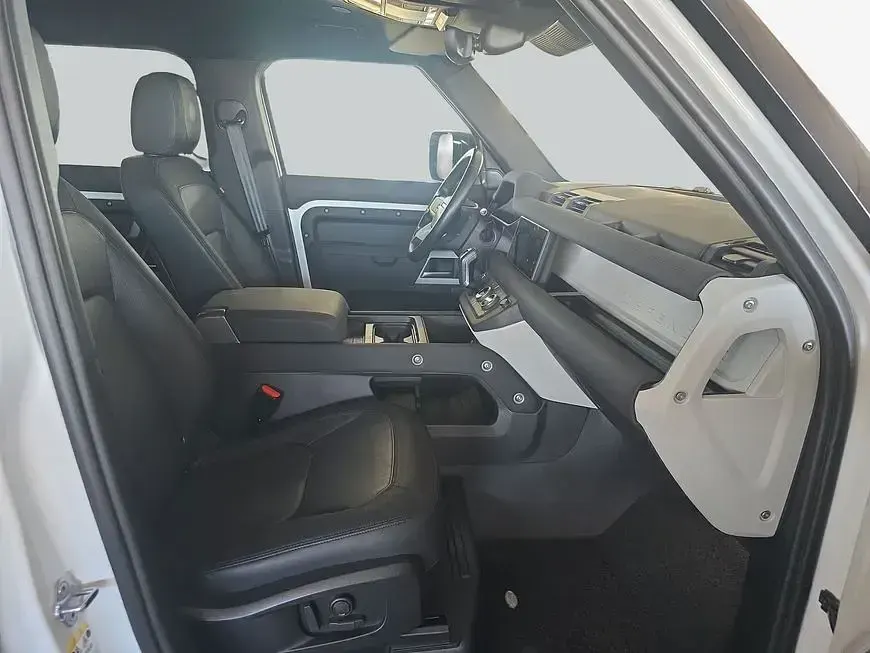 Gebraucht Land Rover Defender SE Dynamic 200 PS (147 kW) 2023 Fuji white uni SUV