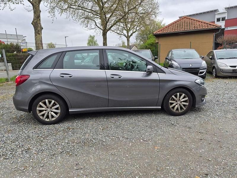 Gebraucht Mercedes B180 Style 122 PS (89 kW) 2015 Grau Van / Kleinbus