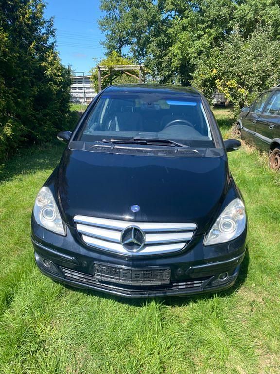 Schwarz Gebraucht 2006 Mercedes 200 Limousine | 4.700 € (Fairer Preis) - Bild 1/4