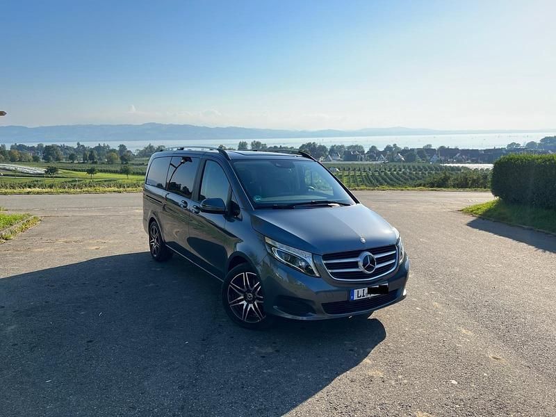 Grau Gebraucht 2018 Mercedes V250 Edition Van / Kleinbus | 39.490 € - Bild 1/4