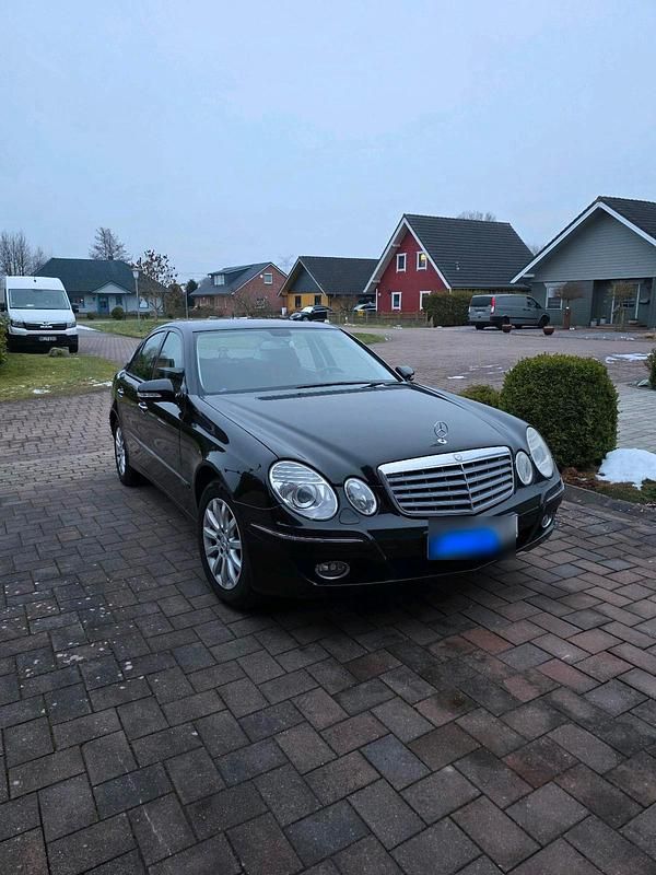 Second-hand Mercedes E200 184 CP (135 kW) 2006 Negru Berlinǎ
