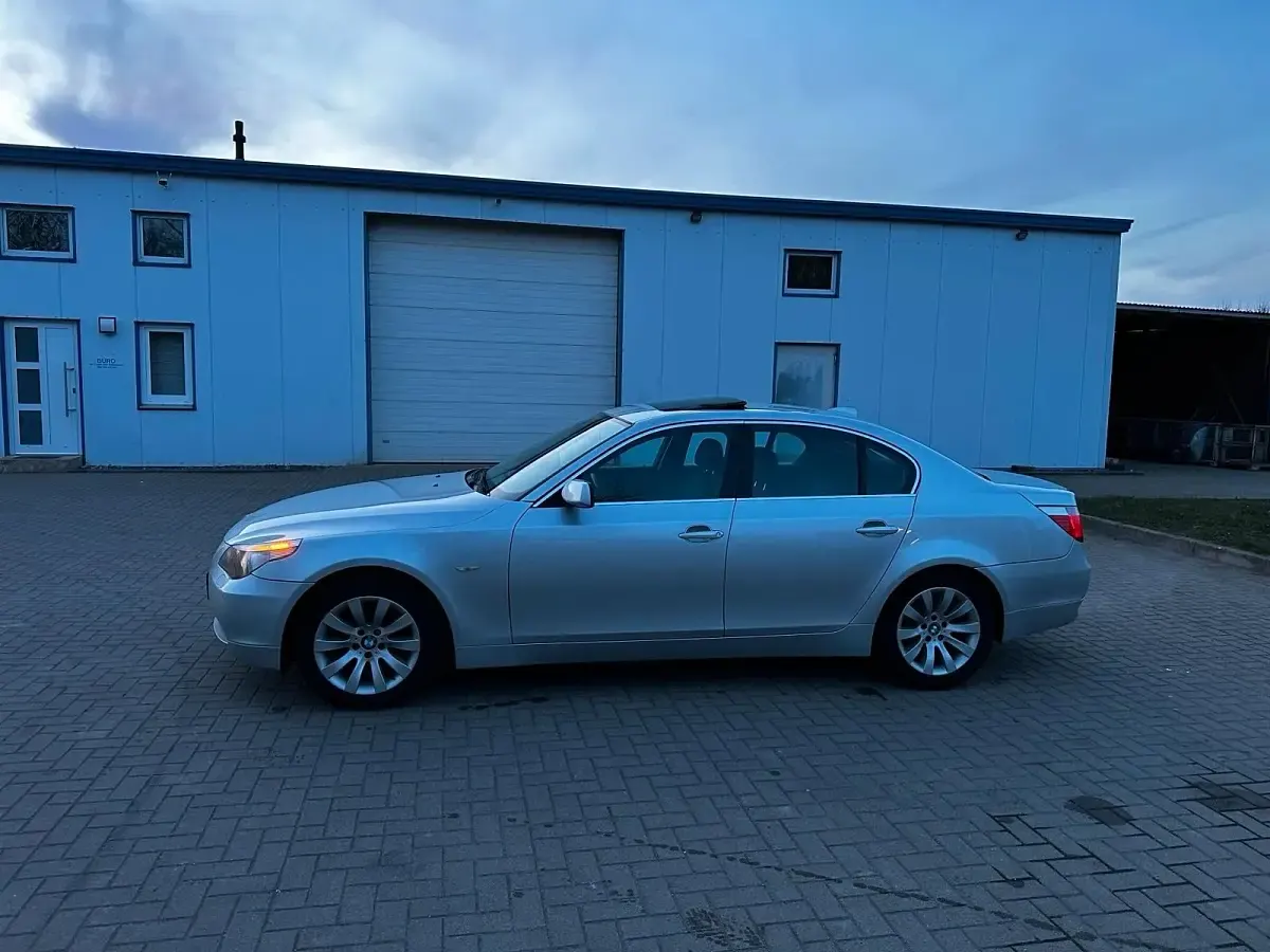 Gebraucht BMW 523 177 PS (130 kW) 2006 Grau Limousine