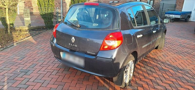 Gebraucht Renault Clio III 85 PS (62 kW) 2006 Blau Kleinwagen