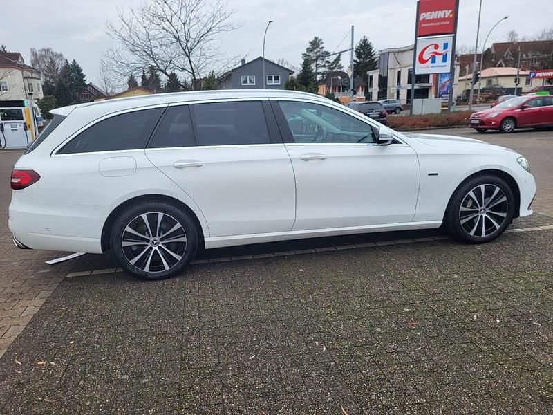 Gebraucht Mercedes E300 305 PS (224 kW) 2021 Weiß Kombi