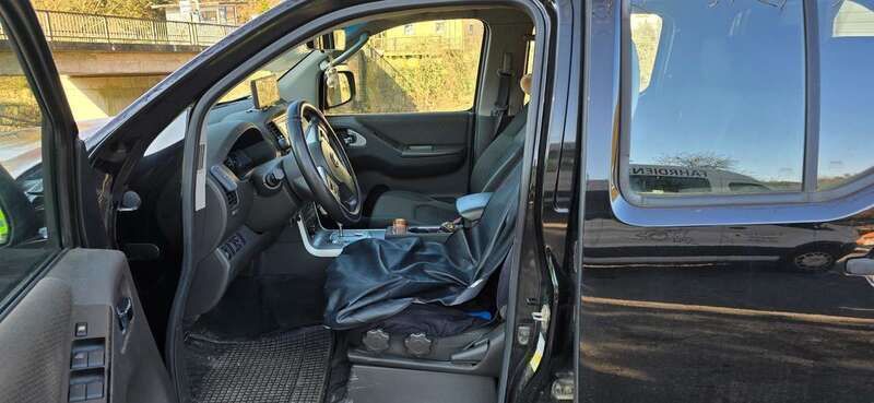 Schwarz Gebraucht 2012 Nissan Navara Abholung | 11.000 € (Fairer Preis) - Bild 1/4