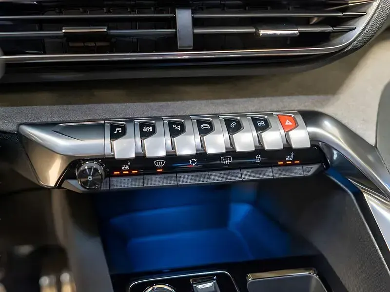 Gebraucht Peugeot 3008 136 PS (100 kW) 2024 Schwarz SUV