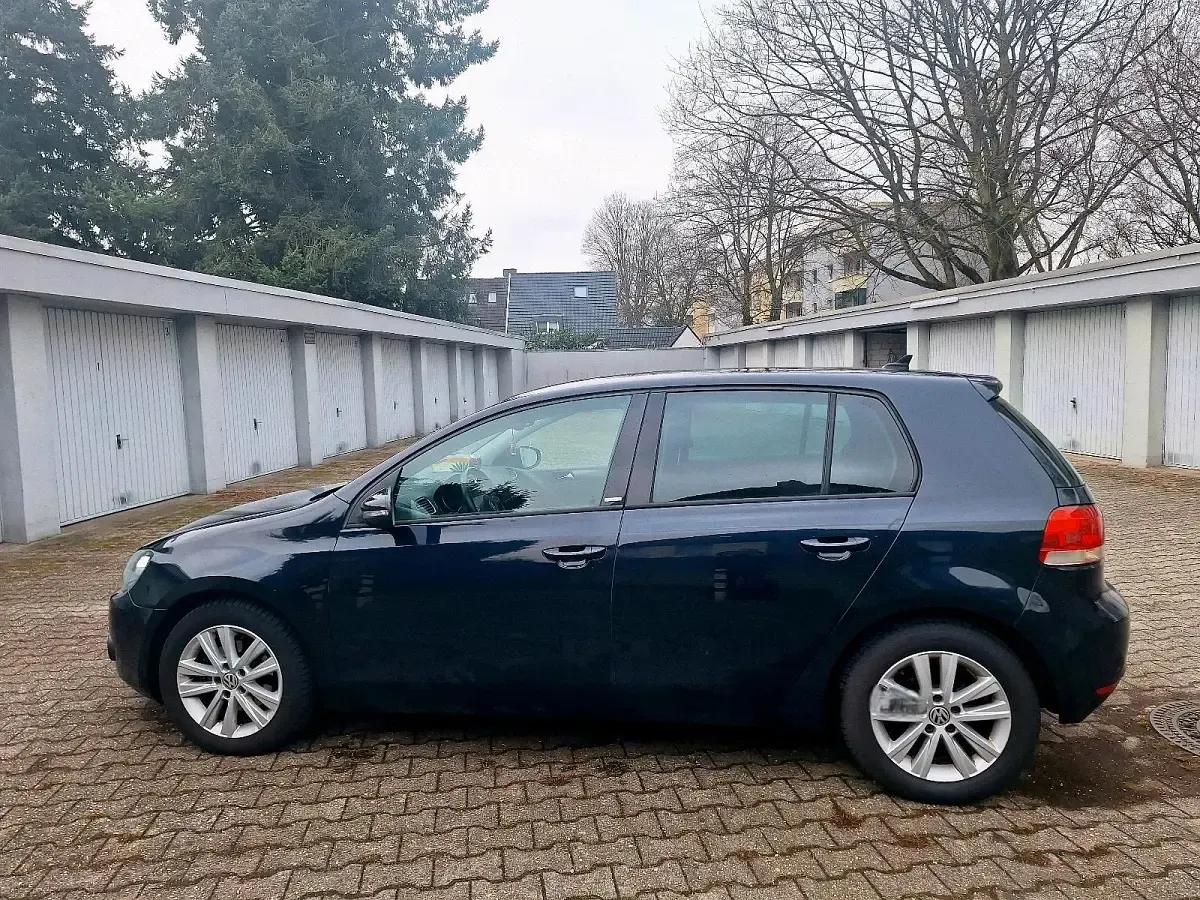 Gebraucht VW Golf VII 105 PS (77 kW) 2013 Blau Limousine